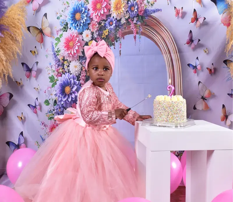 Toddler birthday portrait by Photo Genius